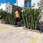 Lilium I - Overlooking Psarou Bay, Mykonos * 普沙罗