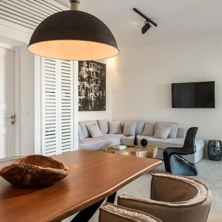 Lilium I - Overlooking Psarou Bay, Mykonos プサロウ