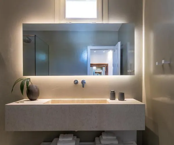 Lilium I - Overlooking Psarou Bay, Mykonos プサロウ